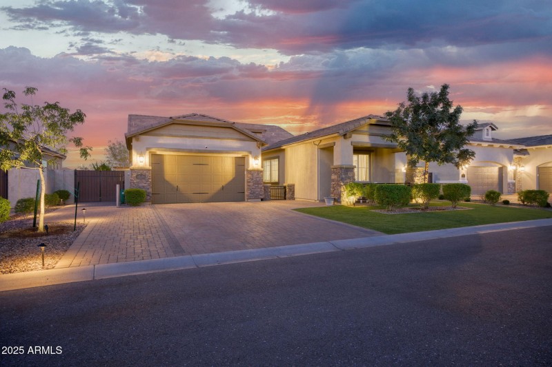 1127 N Quinn Mesa - 637