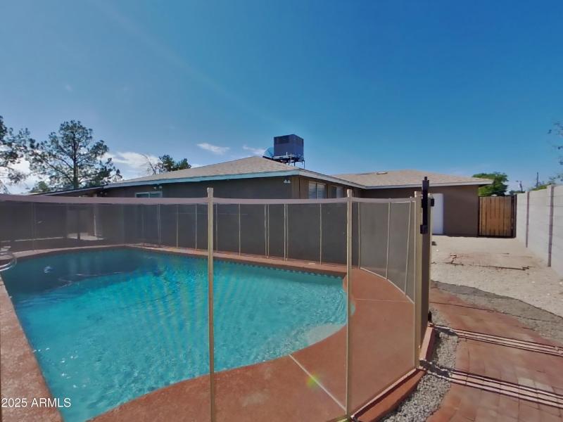 17_pc_AIKBPBwZZE_WDJ1smNIBf_center_0