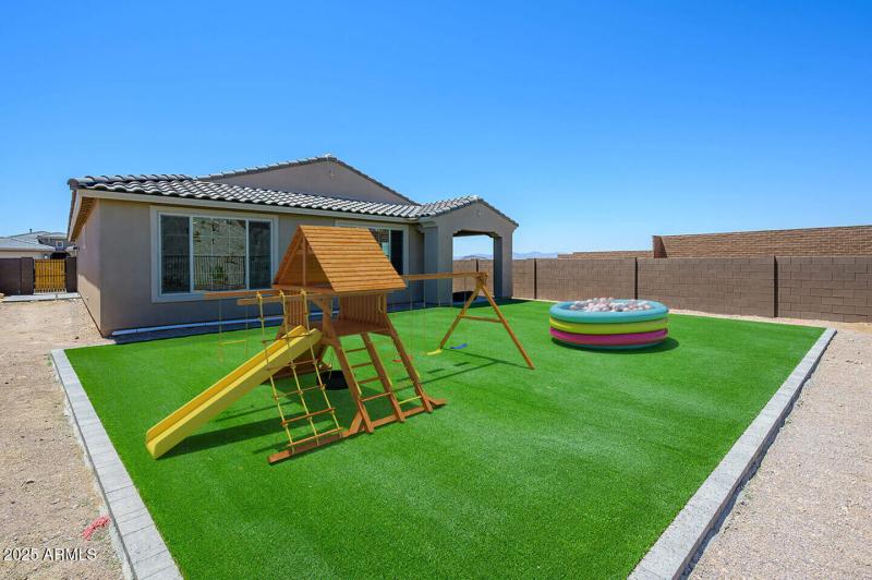 13542_w_copperleaf_backyard