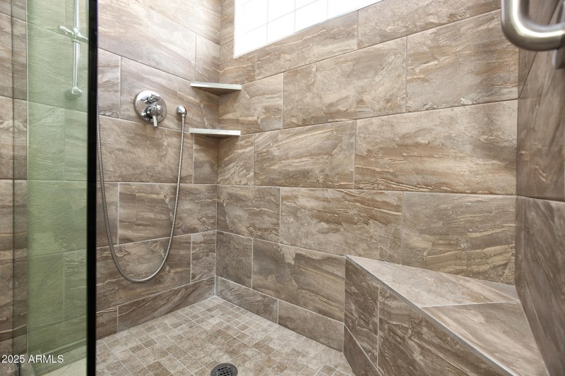 044_17738NPhoenicianDr