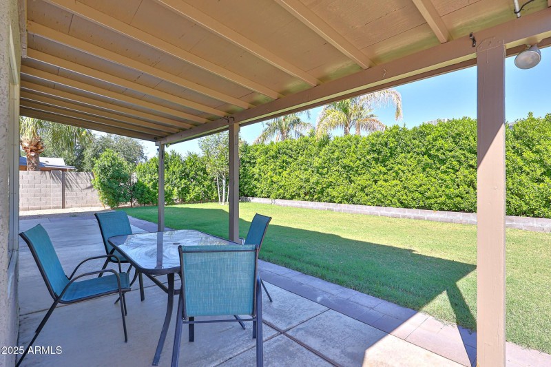 ULTMIATE LUSH PRIVACY YEAR ROUND