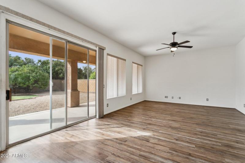 5455 W Buffalo St - Family