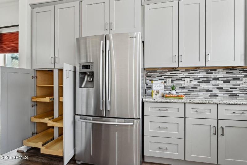 5455 W Buffalo St - Kitchen