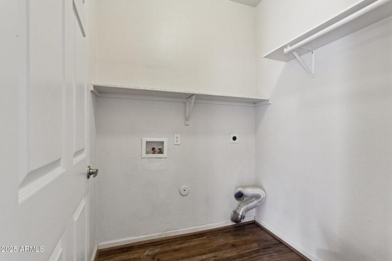 5455 W Buffalo St - Laundry