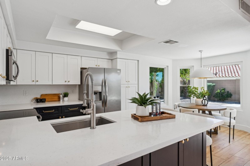 Contemporary kitchen layout