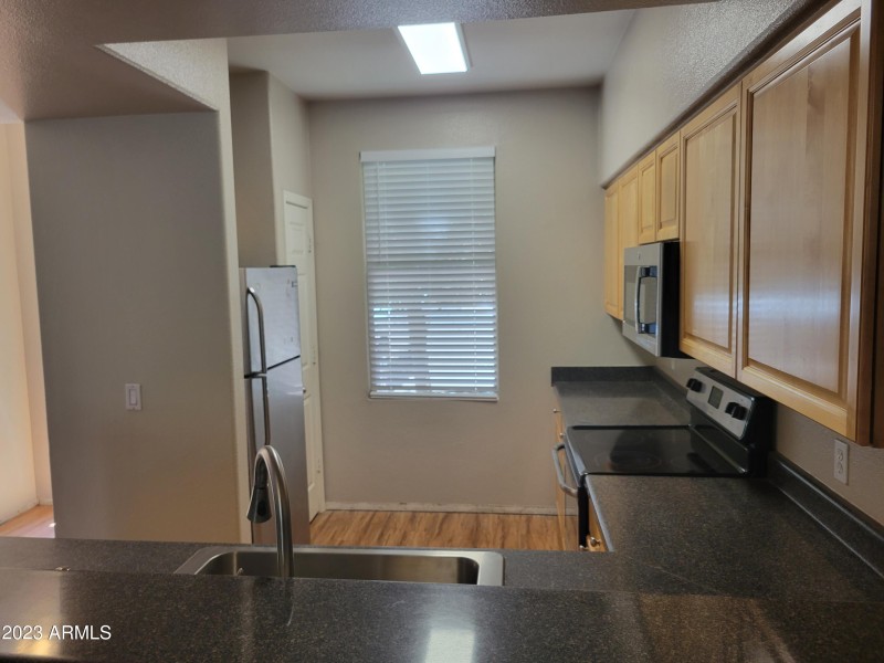 1128 Venu - Kitchen2