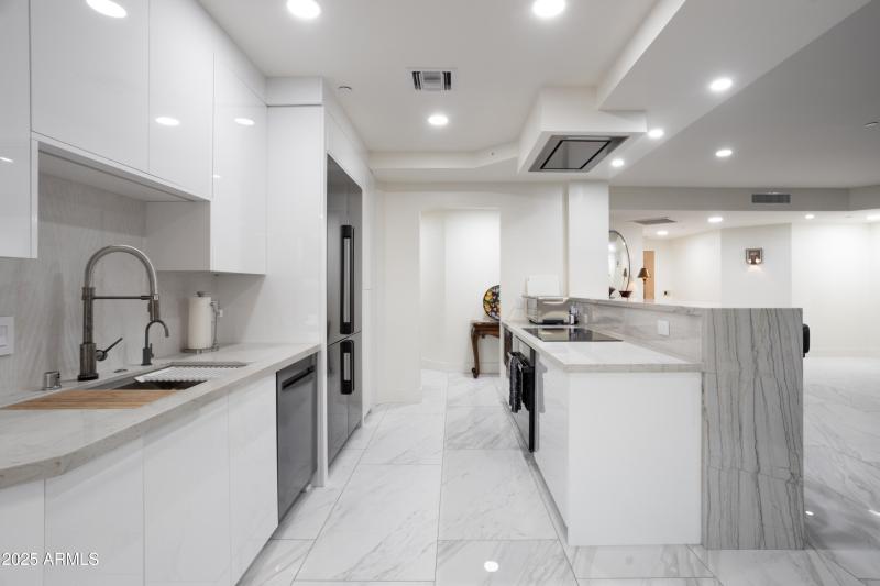 Crystal Point Penthouse-6