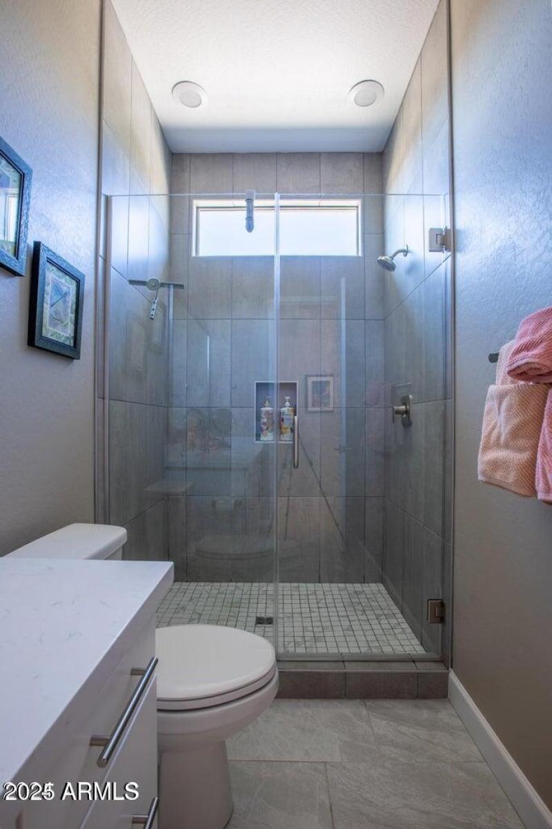 04-Walk-In Shower