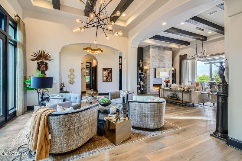 007 - 023 Living Room