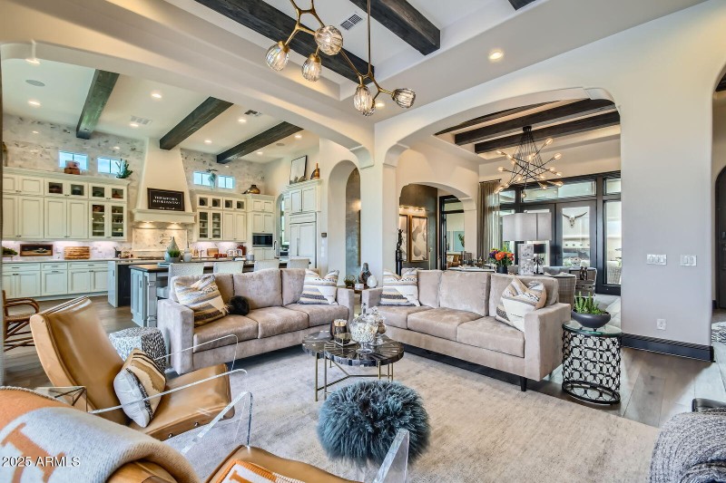 016 - 044 Family Room