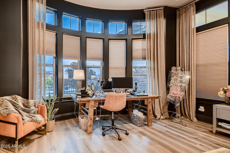 021 - 052 Primary Bedroom Feature