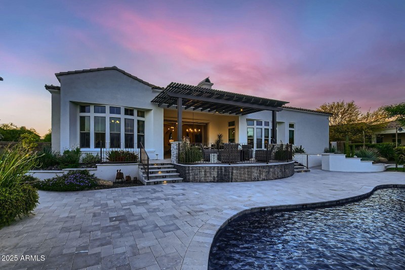 039 - 115 Exterior Rear