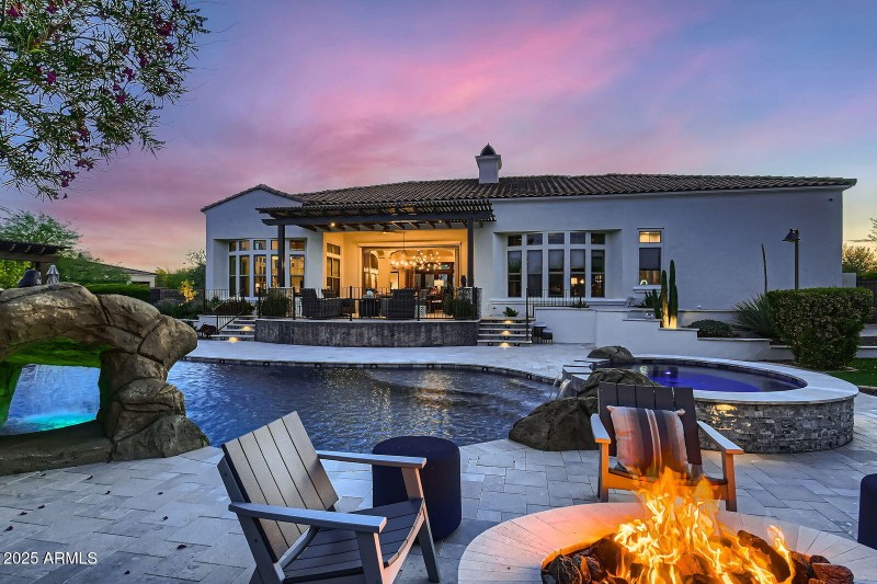 041 - 119 Exterior Rear