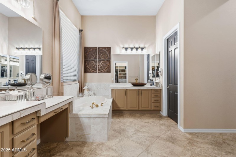 42001 N BRIDLEWOOD WAY