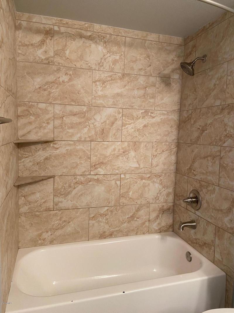 THIRD FLOOR BATHROOM TUB