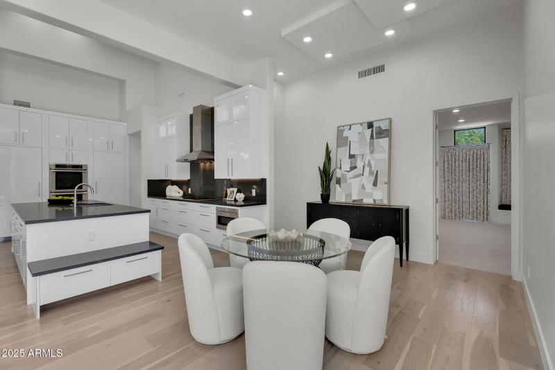 Eat-In Kitchen