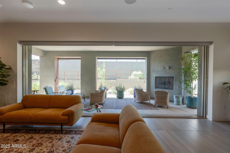 11-web-or-mls-Qp-9555