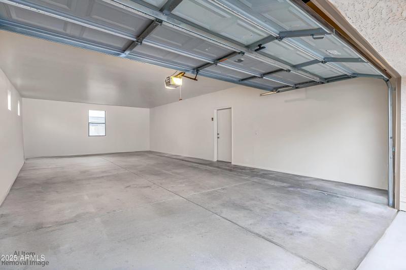 21469 E Roundup-Garage