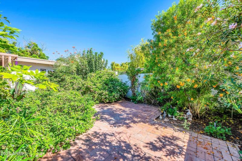 7741 E Harvard St-33