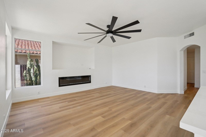 25-web-or-mls-W Aurora Dr-S0210-021