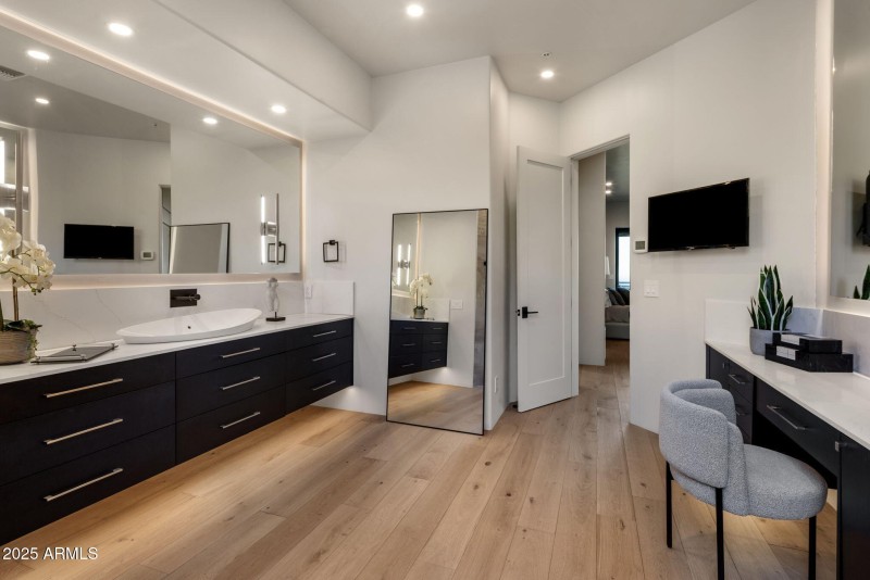 Her Primary Bathroom