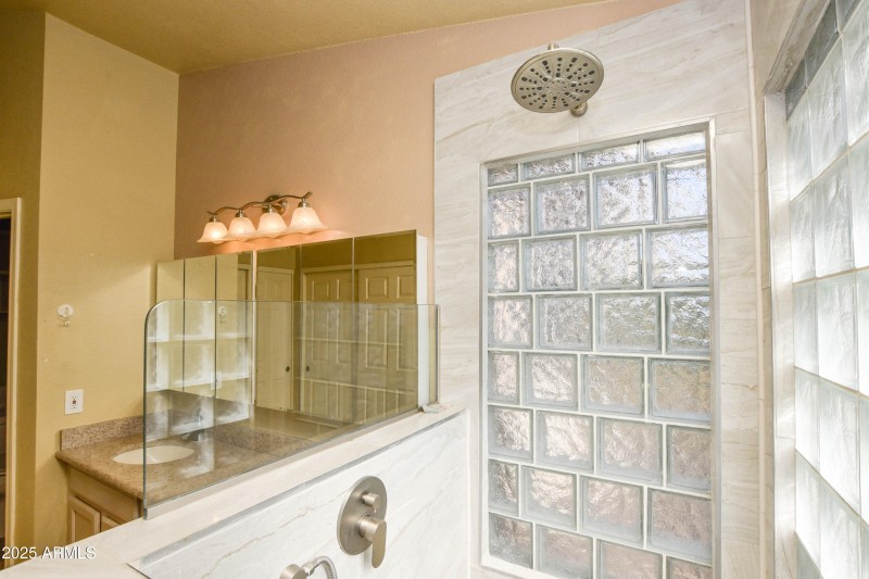 WALK-IN SHOWER