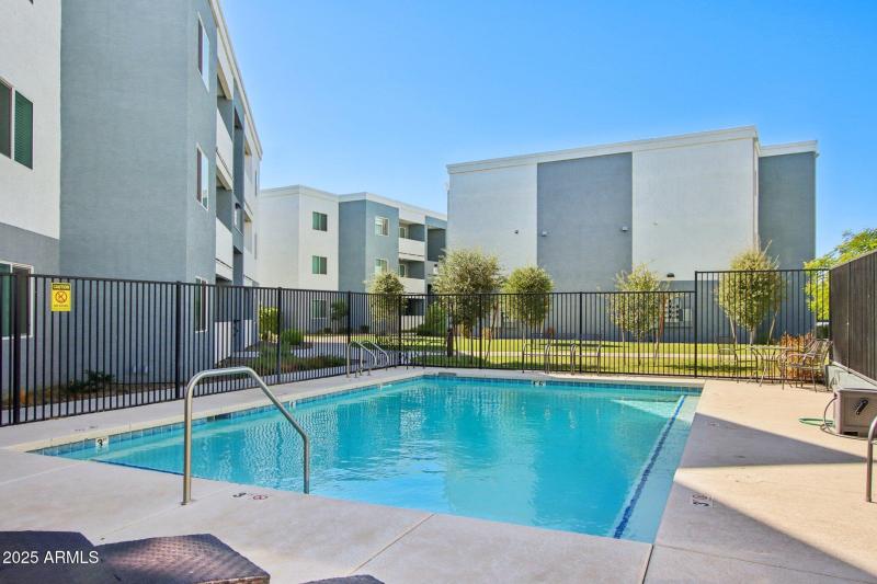 12945 W Greenway Rd h108-028