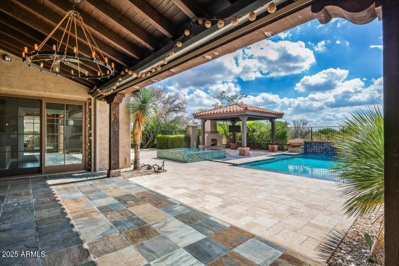 12-Outdoor Living Areas