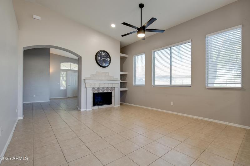 4402 E Creosote drive-21