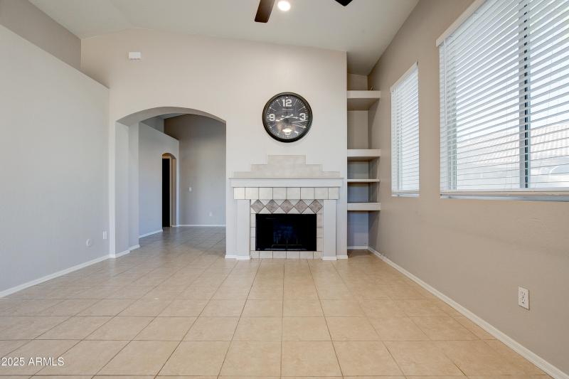 4402 E Creosote drive-22