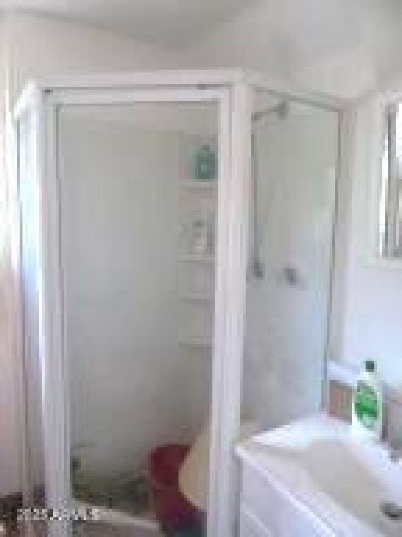 Log Hm 2nd Floor Bath Shwr & Vanity