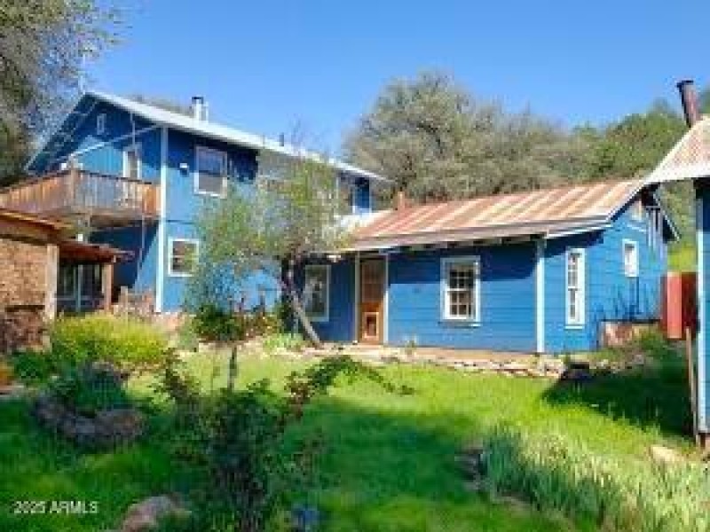 2-Story Hm Back Side w Yard