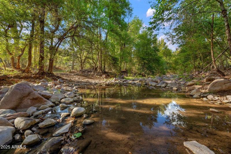 Gordon Crk Crossing looking N