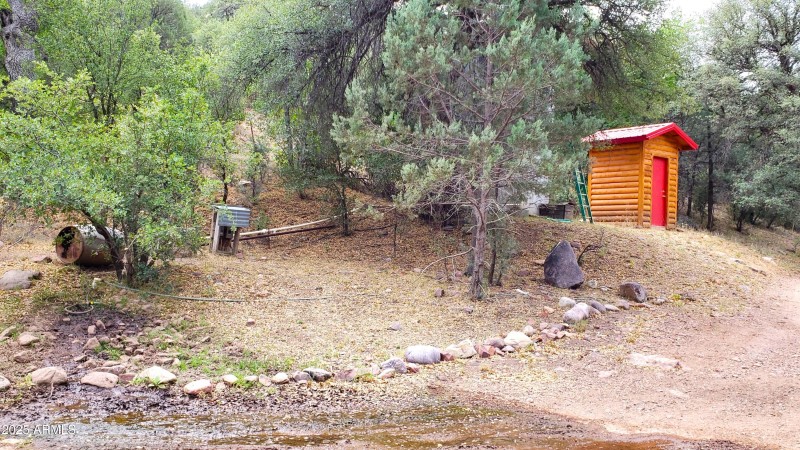 Artesian well & pump hs