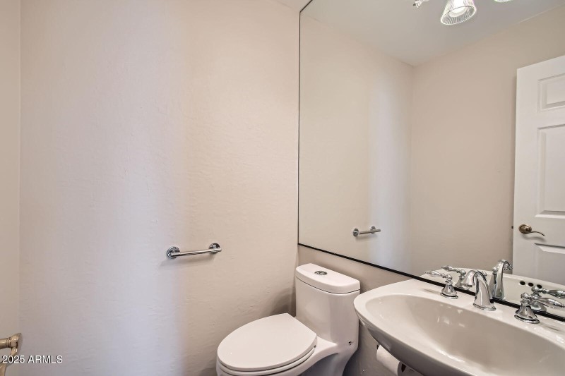 013 - 22 Powder Room