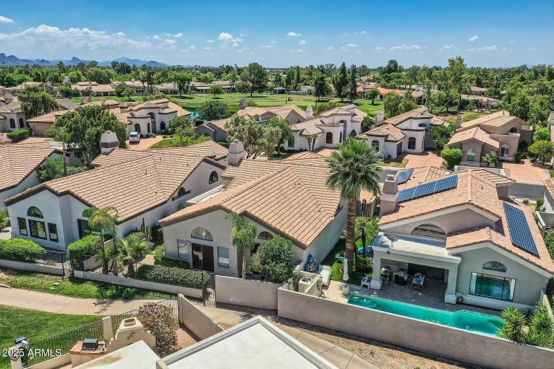 036 - 08 Exterior Rear