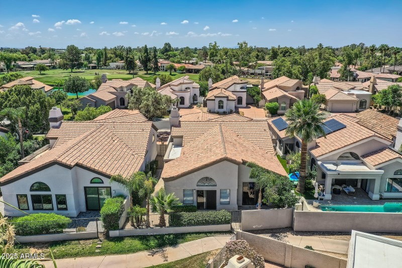 037 - 09 Exterior Rear