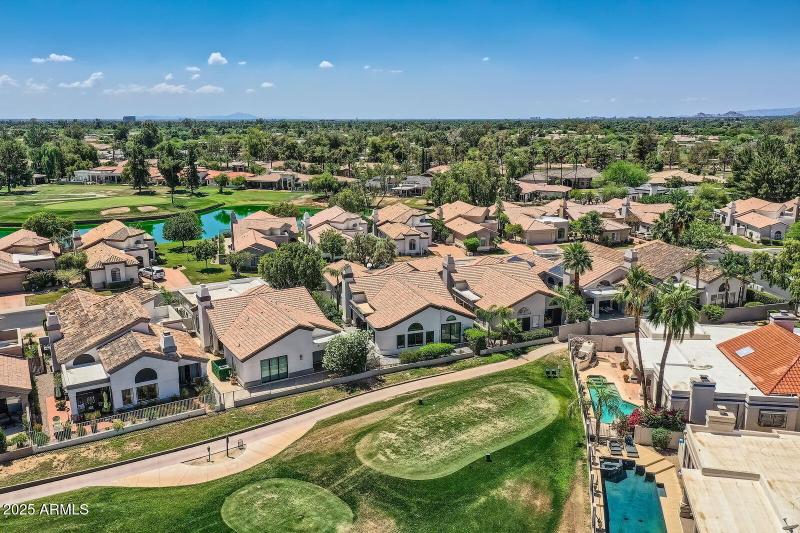 039 - 13 Exterior Rear