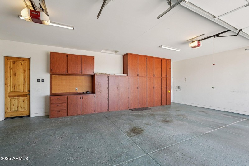 25-web-or-mls-S 220th Dr-S2610-025