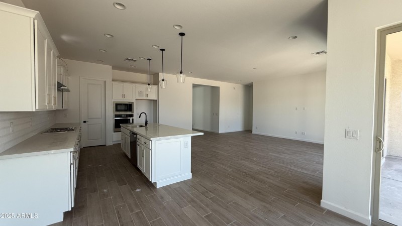 015 - Kitchen & Great Room