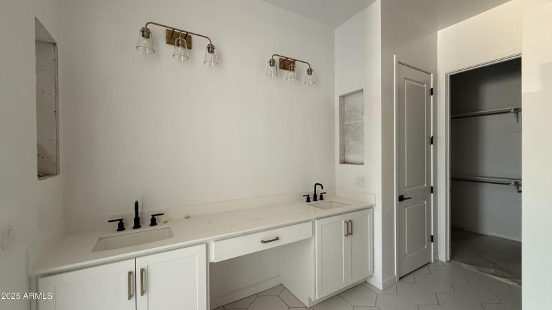 018 - Owner's Bathroom