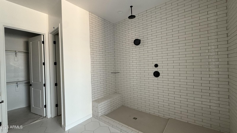 019 - Owner's Walk In Shower