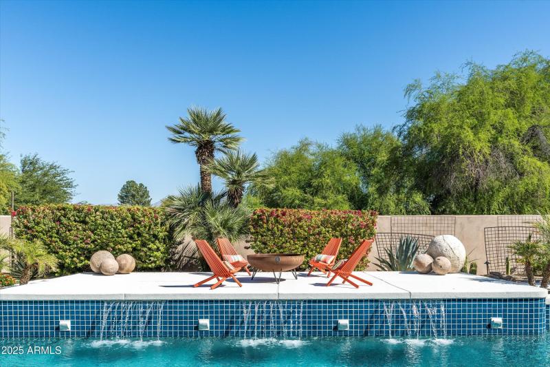 Pool with water features
