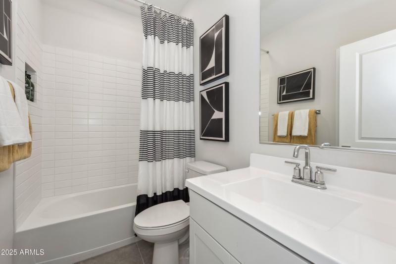 137980_Ambra_Finlay_Ambra Hall Bath_Loft