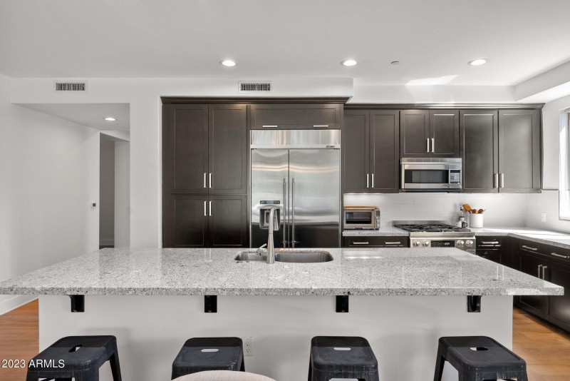 Eat in Kitchen Island