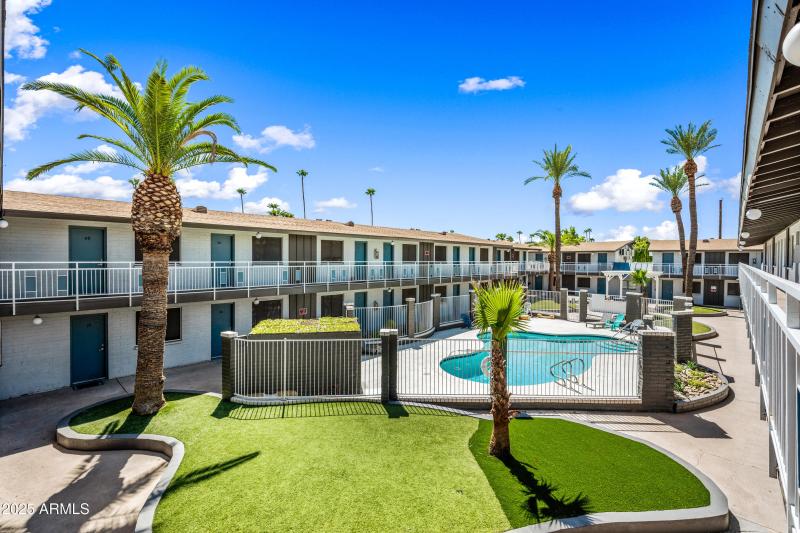 33-3025N32ndS-The Retro-ocupix-v2-9-9