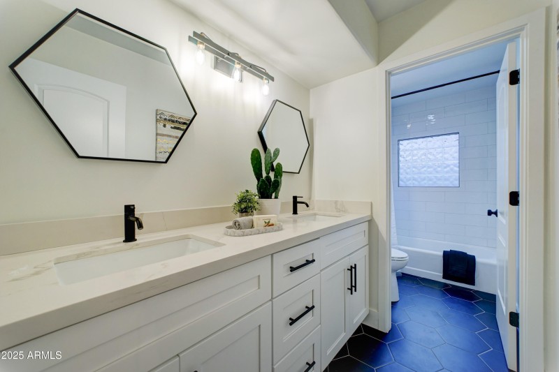 7832 E Via Del Futuro -31