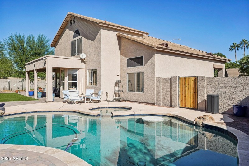 8233 W BEAUBIEN Drive