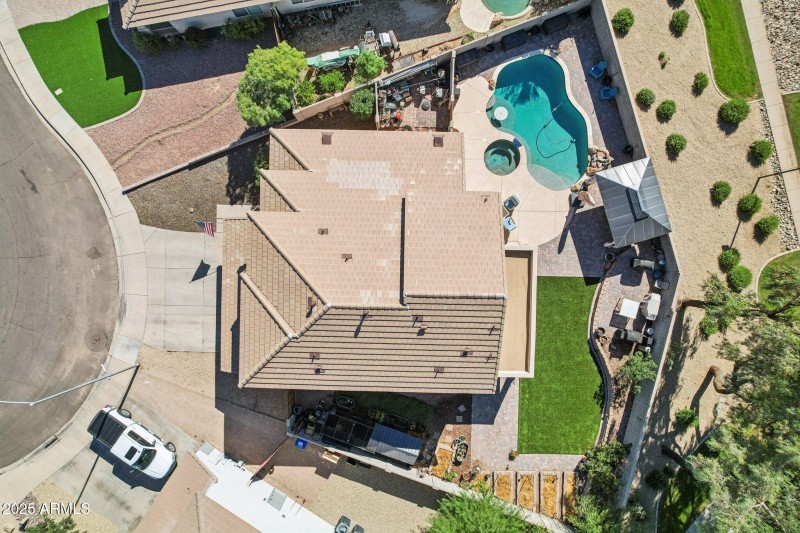 42-web-or-mls-W Beaubien Dr-S2610-052