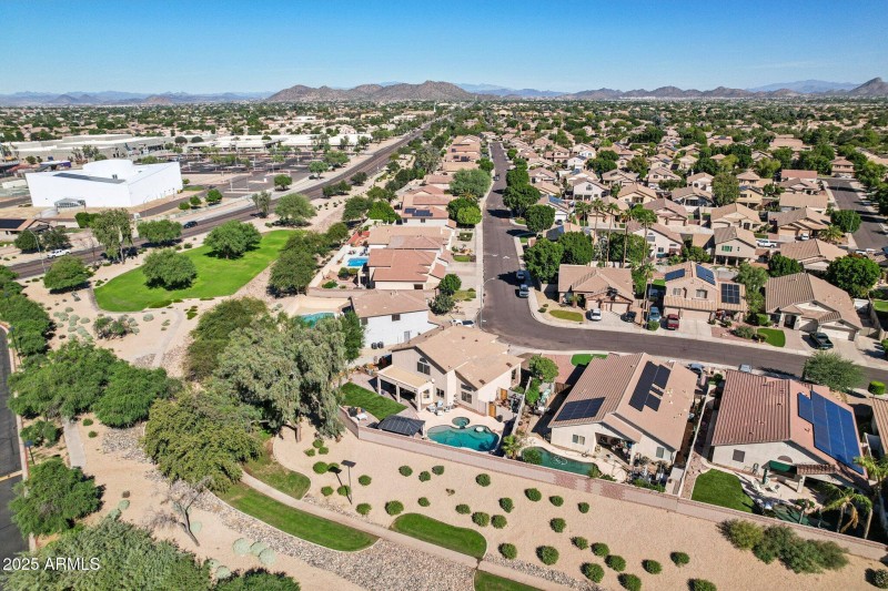 47-web-or-mls-W Beaubien Dr-S2610-059